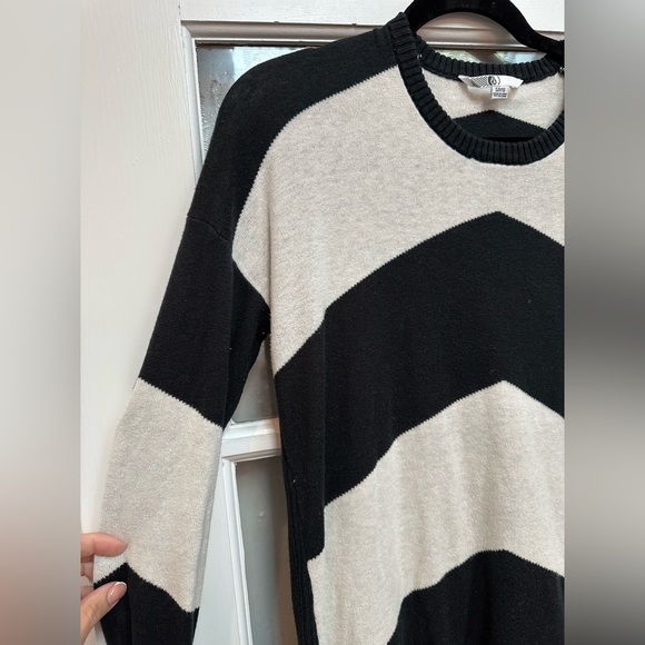 Volcom Chevron Black & Off White Knit Long Sleeve Sweater Dress Size Small S - Picture 3 of 13